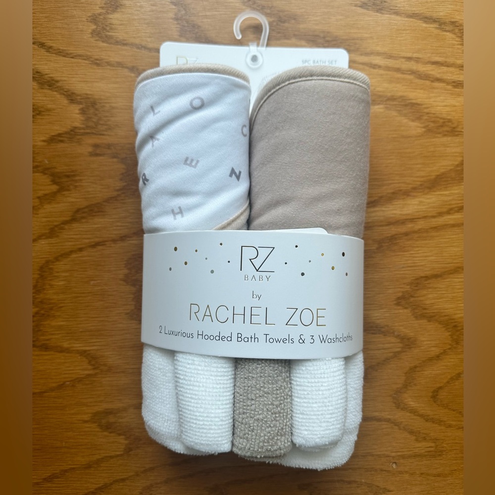 Rachel Zoe 2 Hooded Bath Towels and 3 washcloths